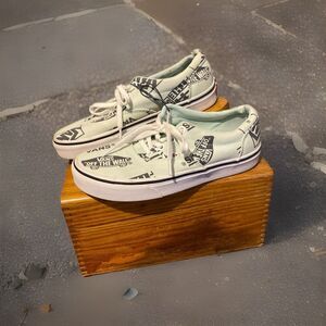 Vans 721356‎ Women's Canvass Skate Shoes 6.5 Vans Stamps